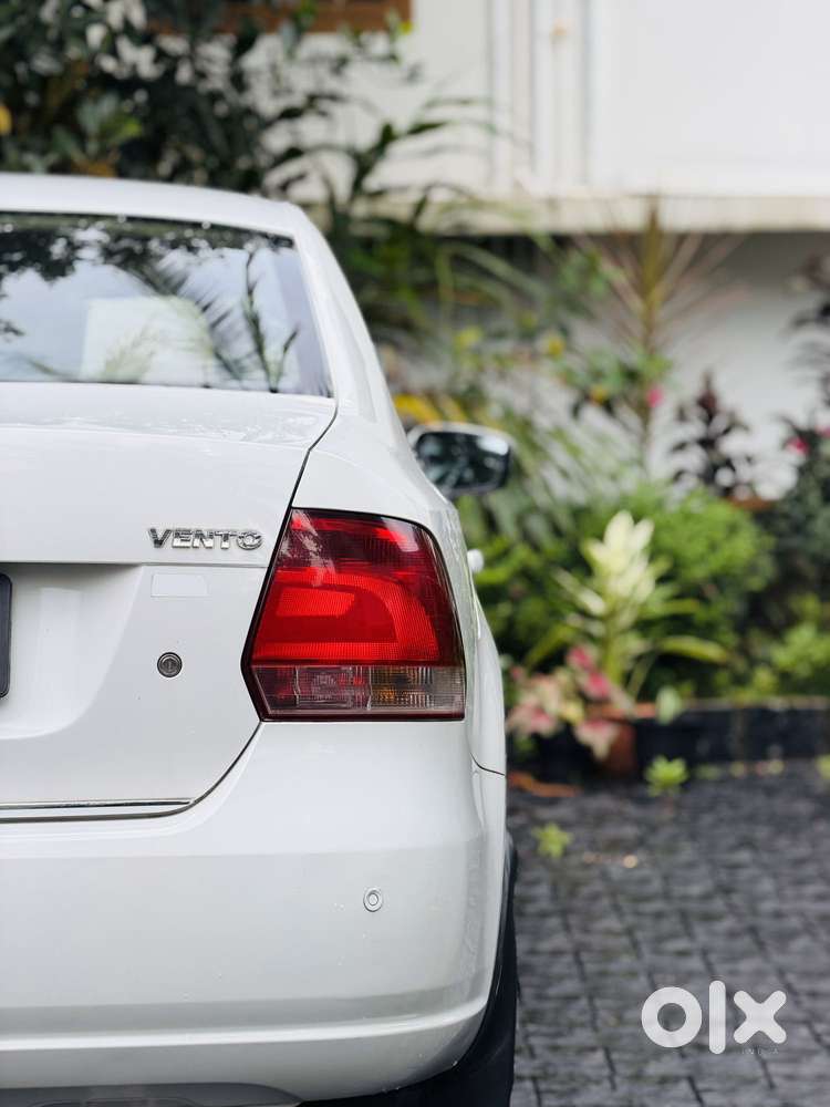 Volkswagen Vento Petrol Highline, 2011, Petrol
