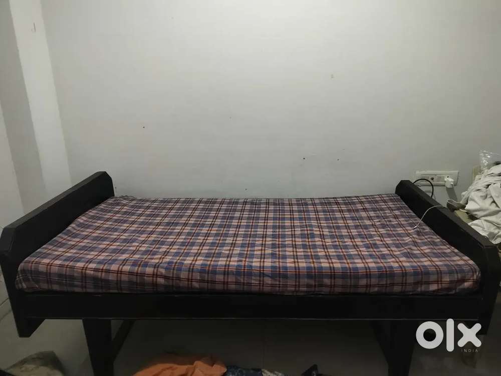 Wooden Single bed with matress