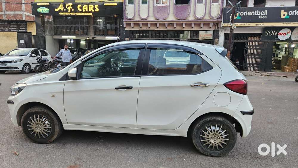 Tata Tiago Xe, 2016, Petrol