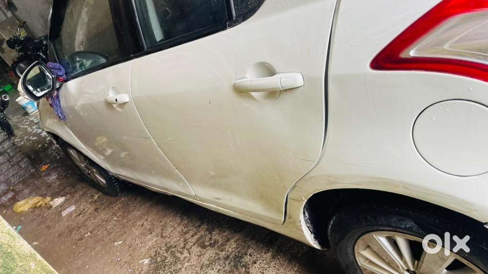 Maruti Suzuki Swift Zxi Top Model 2015 Petrol 70000 Km Driven