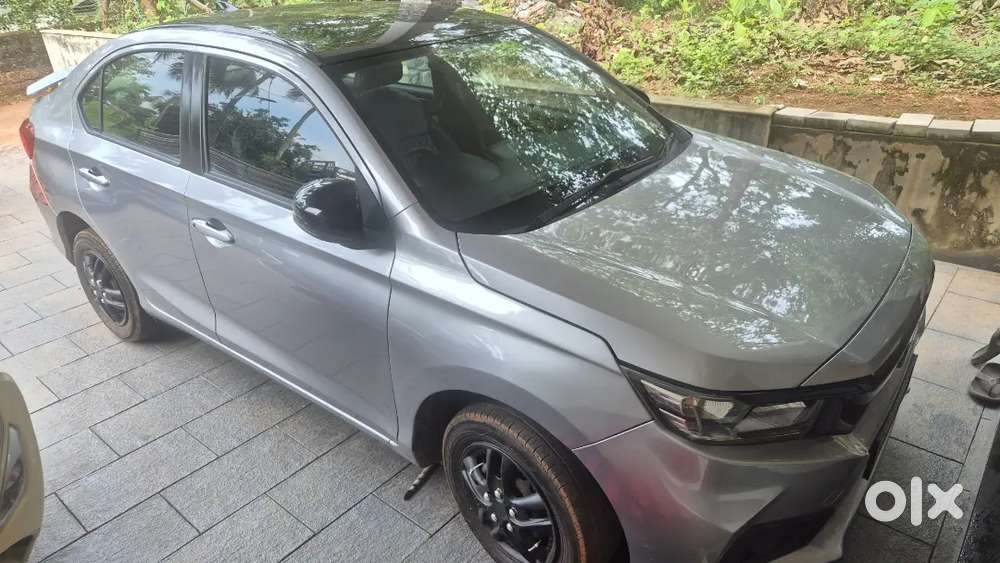 Honda Amaze
Fuel:diesel 
Mileage :up To 27km
Full Company Service