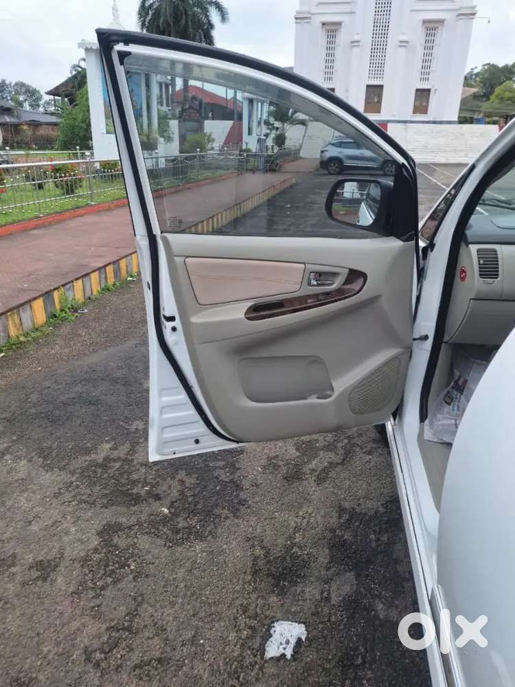 Innova 2.5 V Diesel (2014)