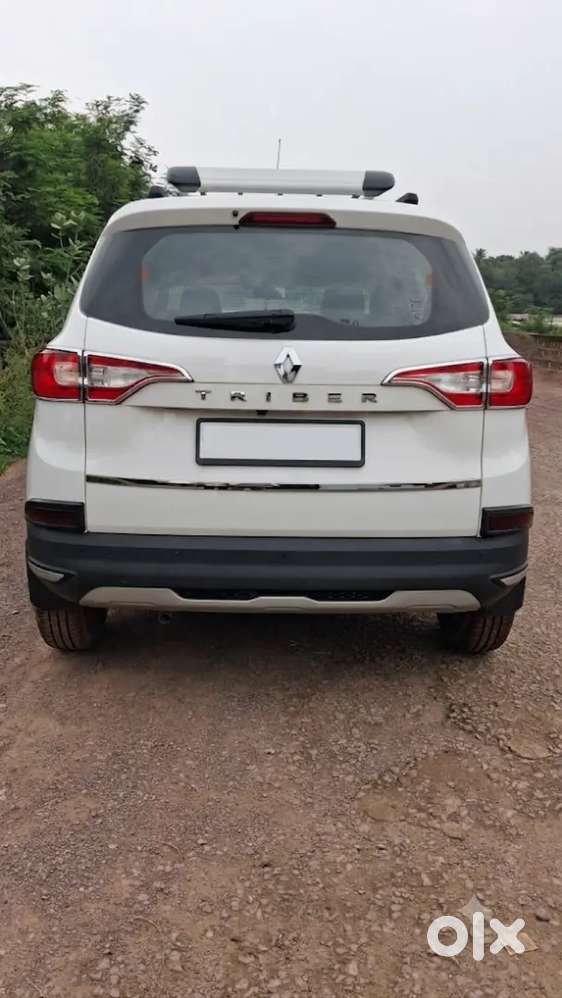 Renault Triber Rxz Easy-r Amt (2024)  Automatic  Petrol  1,200 Km