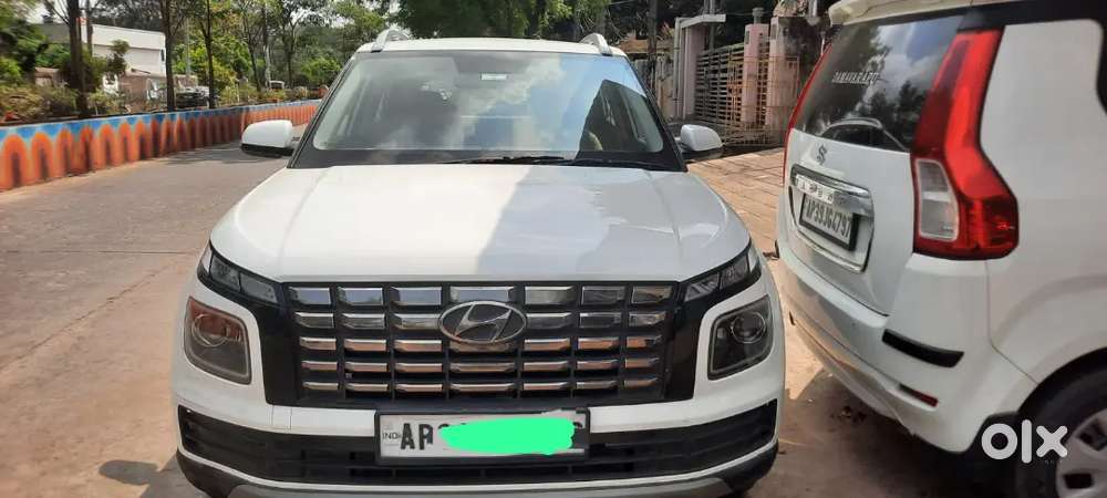 Hyundai Venue 2022 Petrol Well Maintained