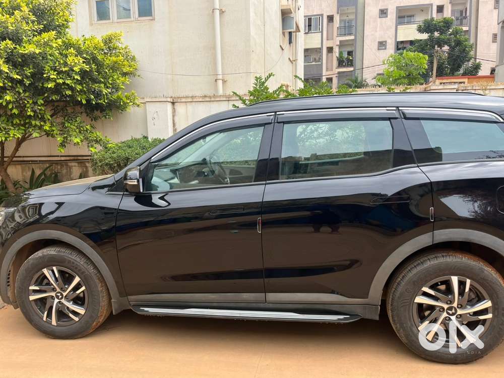 2025 Mahindra Xuv700 Ax5 7seater. Well Maintained. Only 4000kms Driven
