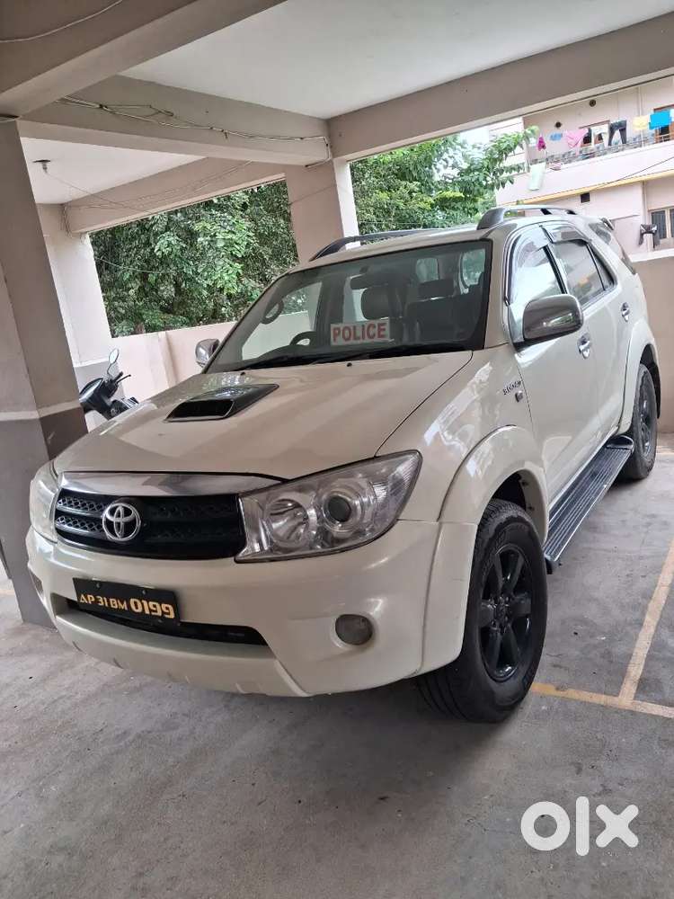 Toyota Fortuner  Topend Original Reading Showroom Track