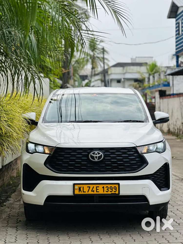 Toyota Innova Hycross 2024