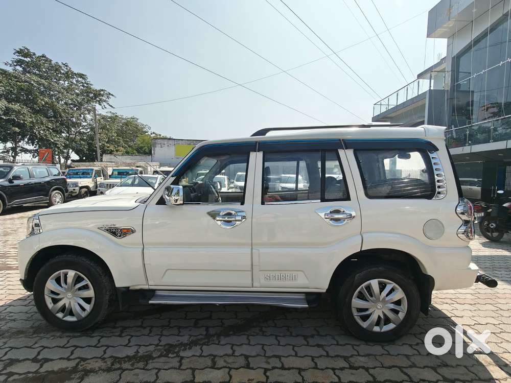 Mahindra Scorpio S4 9 Seater, 2015