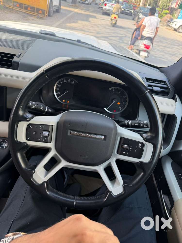 Land Rover Defender 2023