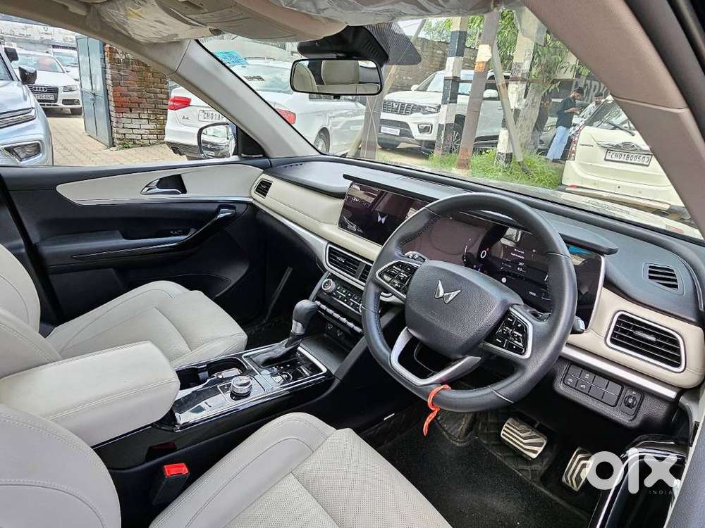 Mahindra Xuv700 2.0 Ax 7 Petrol At Luxury Pack Str, 2023, Petrol