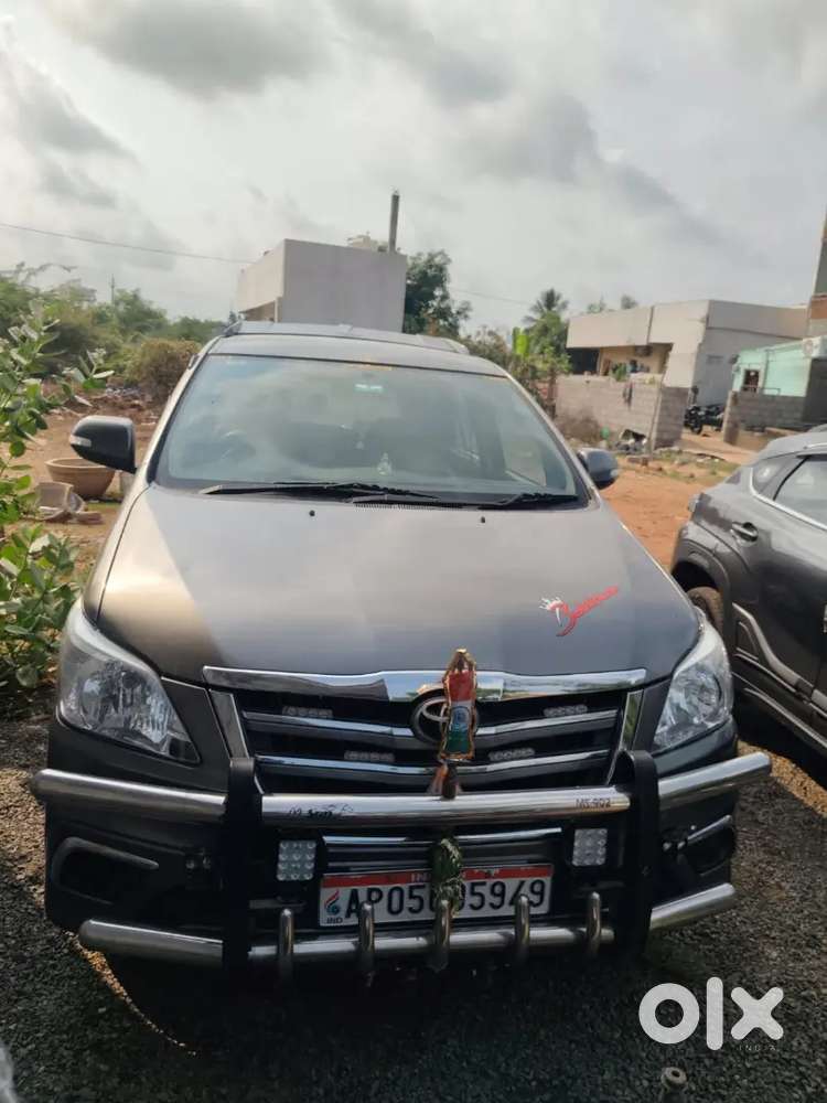 Toyota Innova 2012