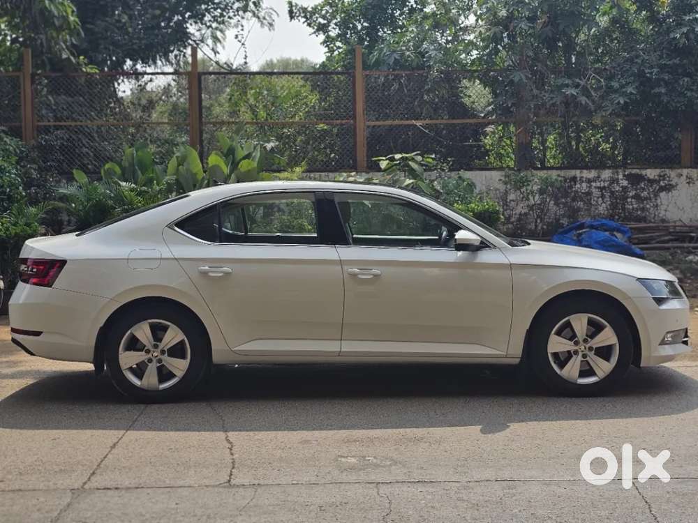 Skoda Superb [ ] 1.8 Style Tsi At, 2019, Petrol