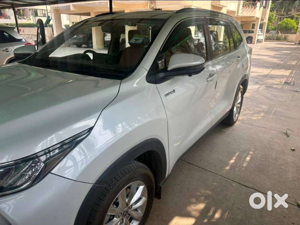 Toyota Innova Hycross 2.0 Vx (o) Hybrid 8 Str, 2024, Petrol