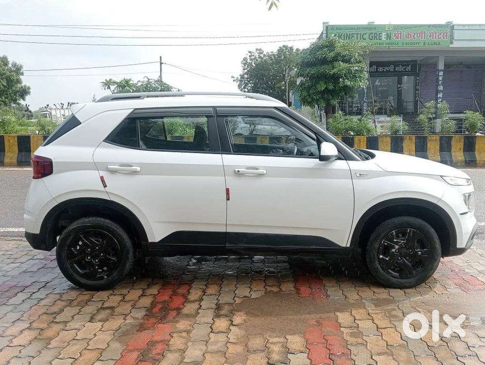 Hyundai Venue S 1.2 Petrol, 2022