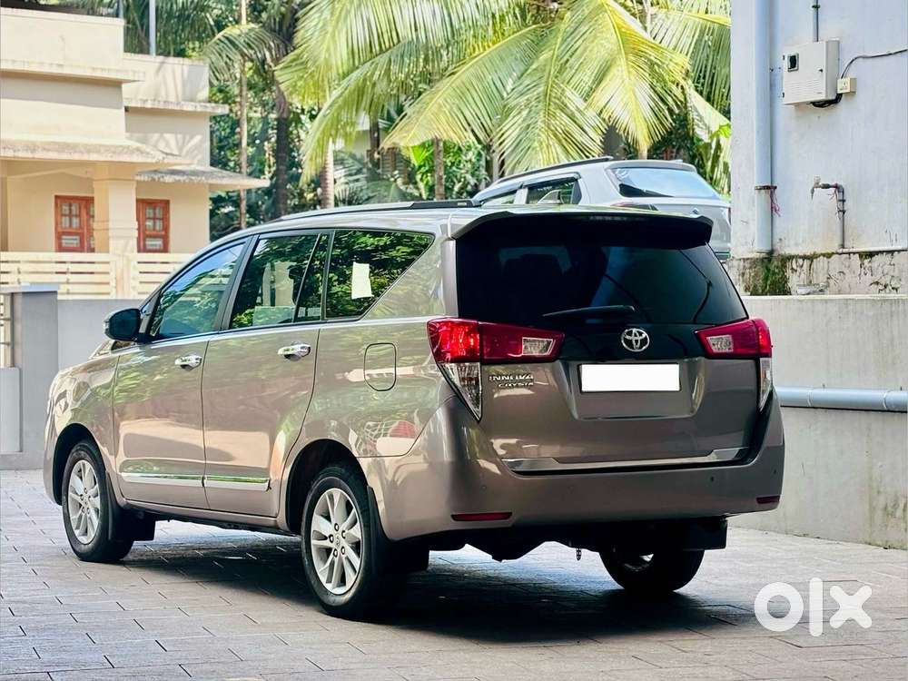 Toyota Innova Crysta [2020-ongoing] 2.4 Gx 8 Str, 2022, Diesel