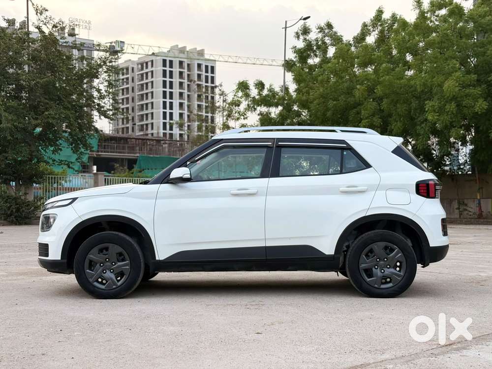 Hyundai Venue 1.2 S Plus, 2023, Petrol