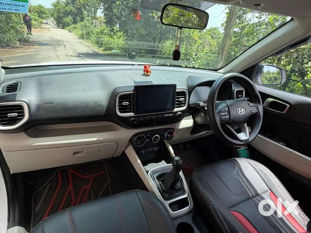 Hyundai Venue Petrol Manual 2024