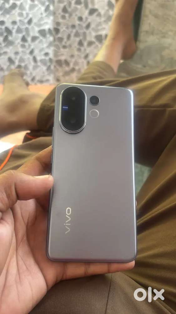 Vivo v60 only 1 year old 8 128