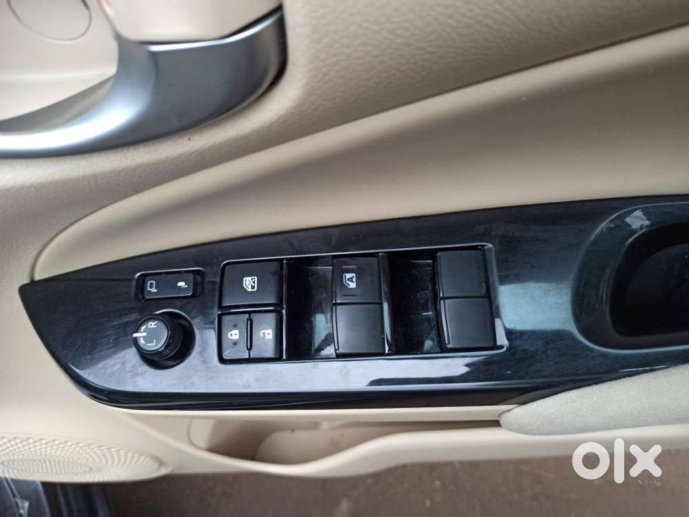 Toyota Yaris V Cvt, 2018, Petrol