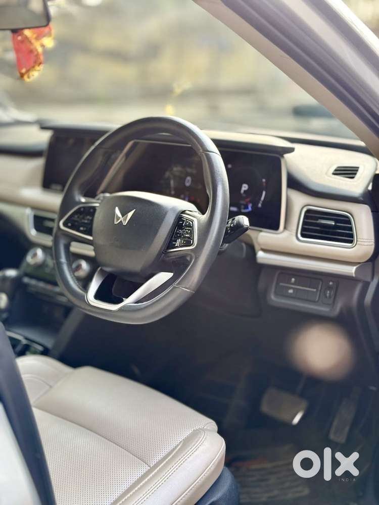 Mahindra Xuv700 2.0 Ax 7 Petrol At Str, 2022, Petrol