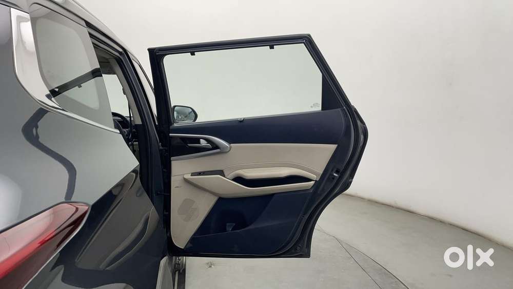 Kia Carens Luxury 1.5 Diesel Imt 7 Str, 2023, Diesel