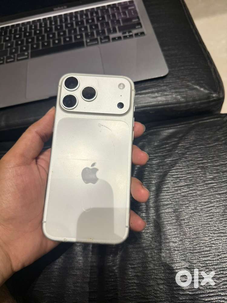 17 pro max 256gb silver color, 6months old , 100% battery