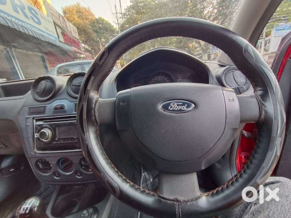 Ford Figo, 2015, Petrol