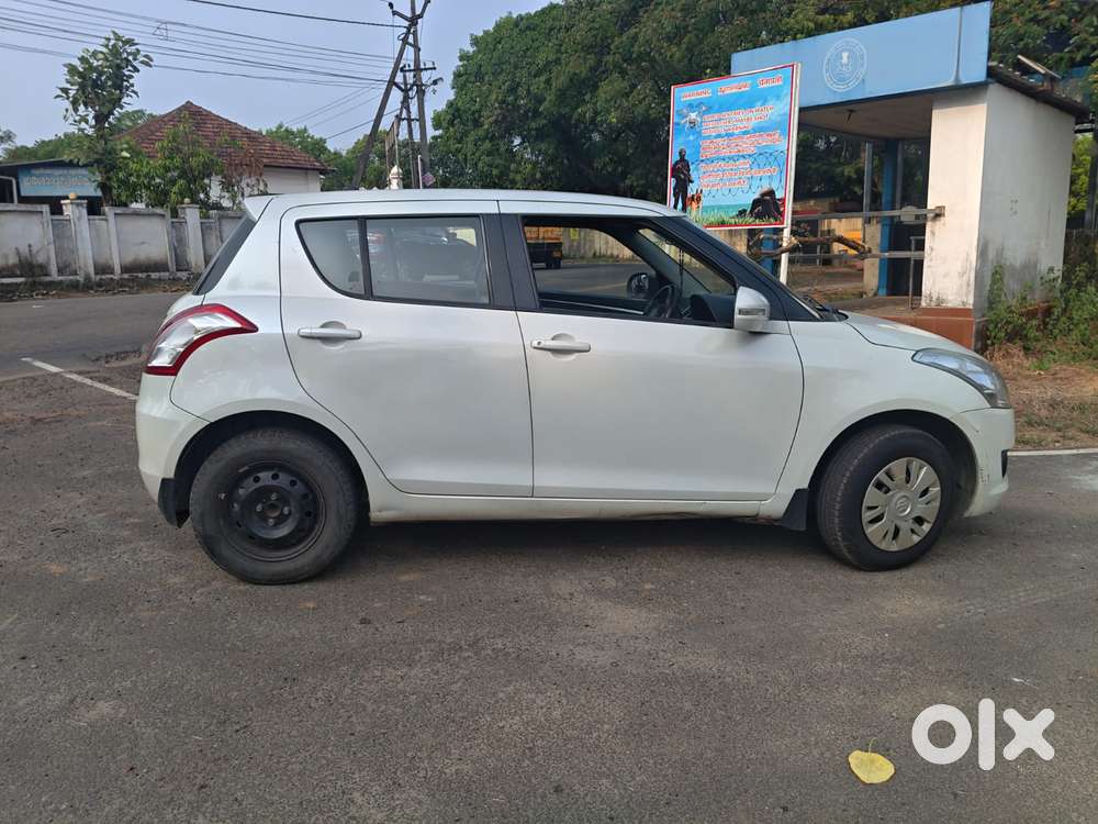 Maruti Suzuki Swift Vxi + Manual, 2012, Petrol