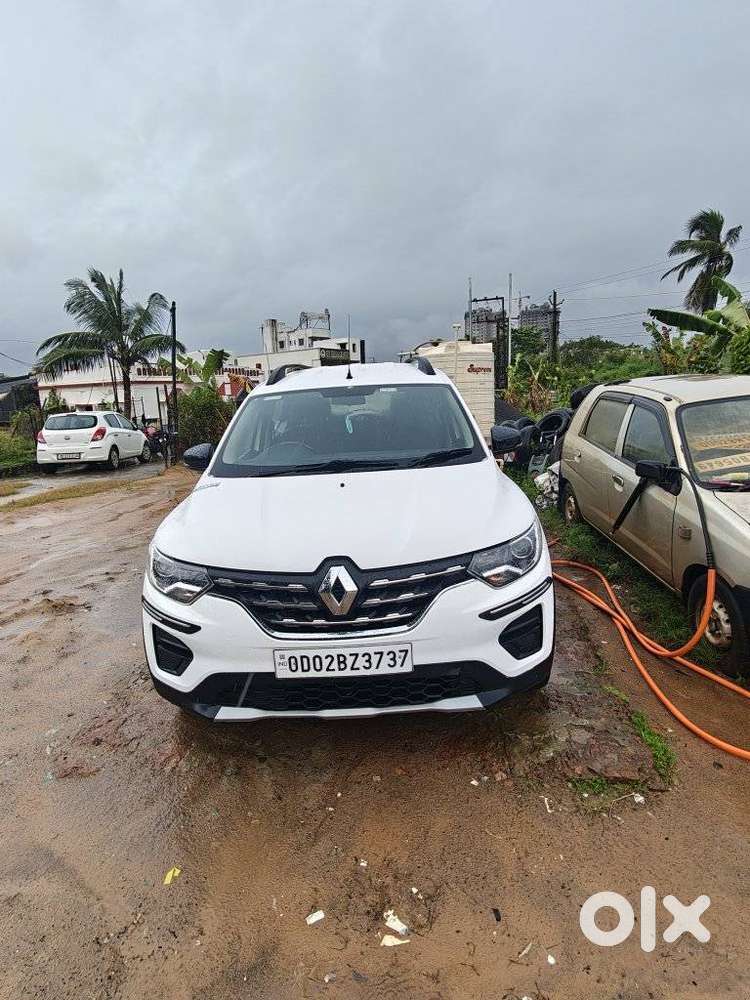 Renault Triber Rxz, 2022, Petrol