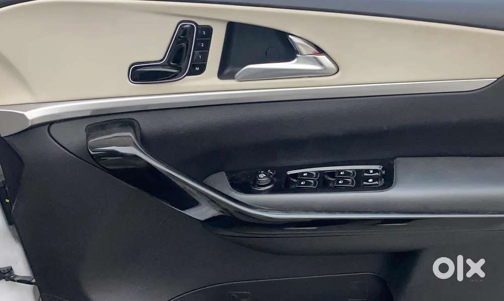 Mahindra Xuv700 2.2 Ax 7 Diesel At Str Awd, 2023, Diesel