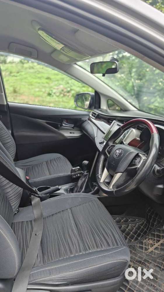 Toyota Innova Crysta 2.4 V 8 Str, 2016, Petrol