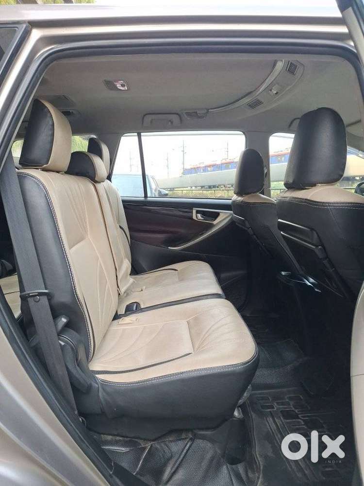 Toyota Innova Crysta 2.4 V 8 Str, 2016, Diesel
