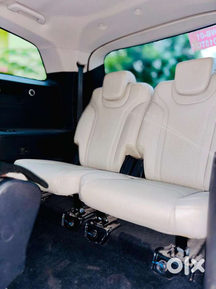 Mahindra Xuv700 2.0 Ax 7 Petrol Mt Str, 2026, Petrol