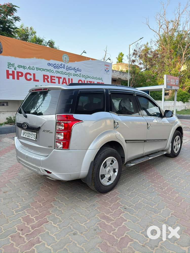 Mahindra Xuv500 Showroom Maintain