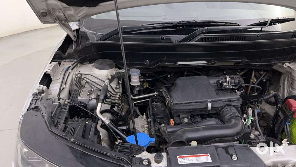 Maruti Suzuki Brezza 1.5 Zxi At Smart Hybrid Dual Tone, 2022, Petrol