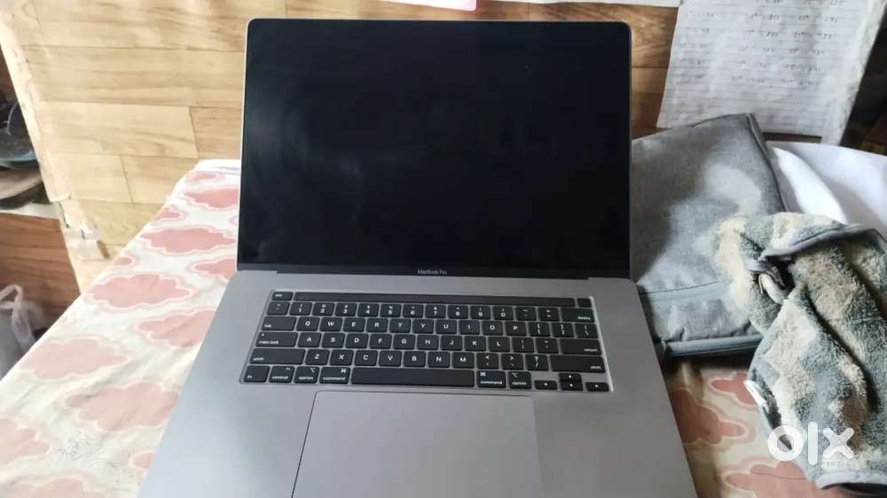 Apple MacBook Pro
Model: A2141( मदरबोर्ड खराब है )