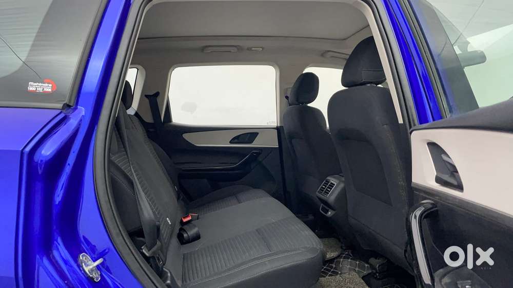 Mahindra Xuv700 2.0 Ax 5 Petrol Mt Str, 2022, Petrol