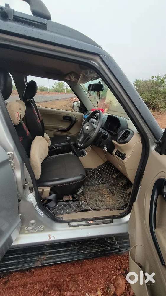 Mahindra Tuv 300 2016