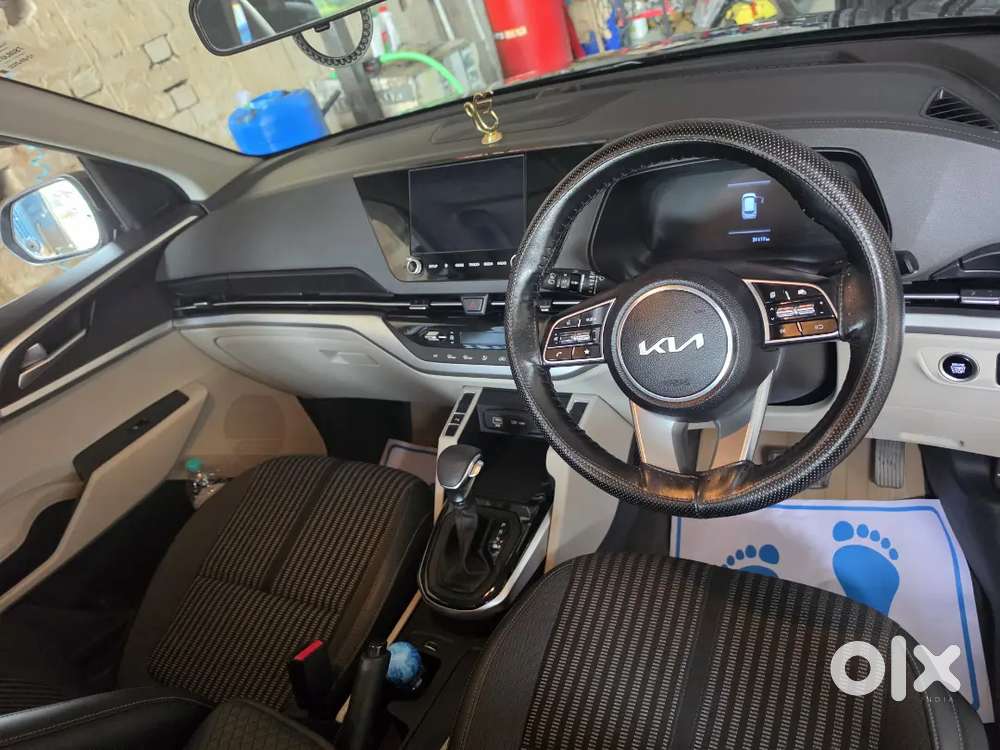 2022 Kia Carens Prestige Plus  Petrol At  31,000 Km