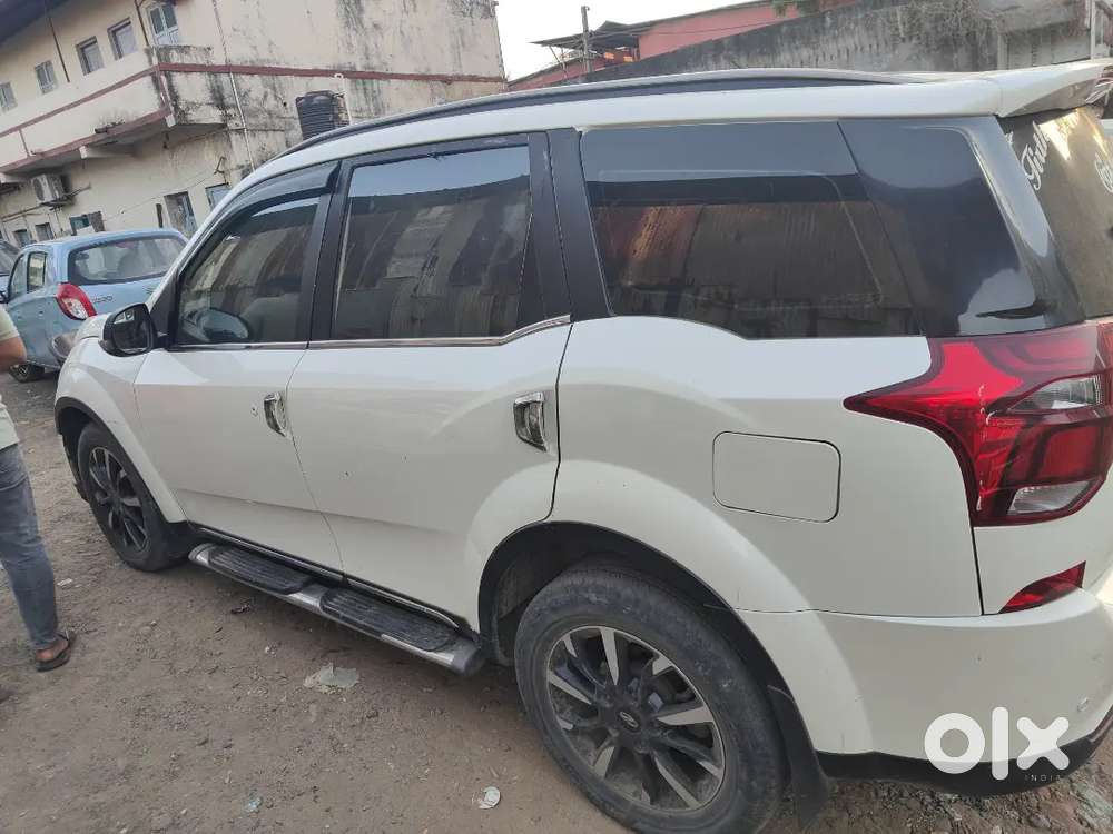 Good Conditions And Well Maintained Car In Showroom Service