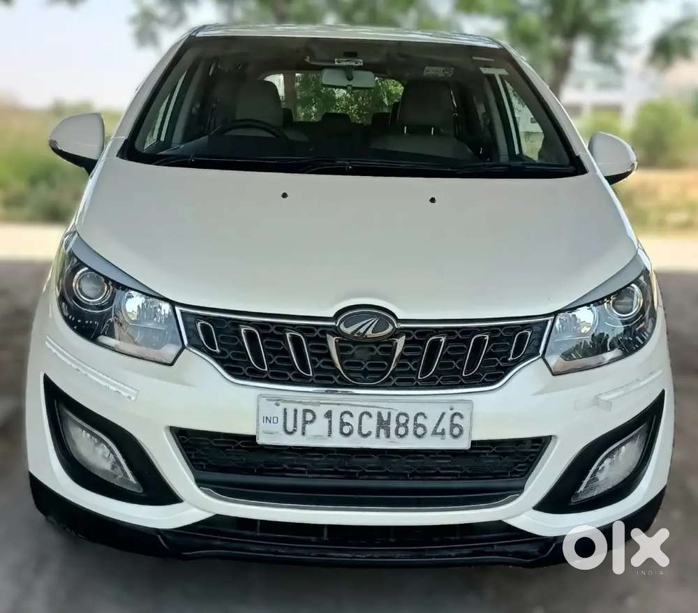 Mahindra Marazzo White M 8 Top Model