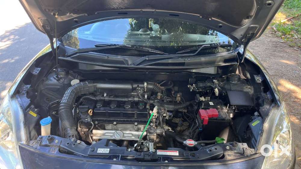 Showroom-condition, Accident-free Maruti Suzuki Swift Zxi