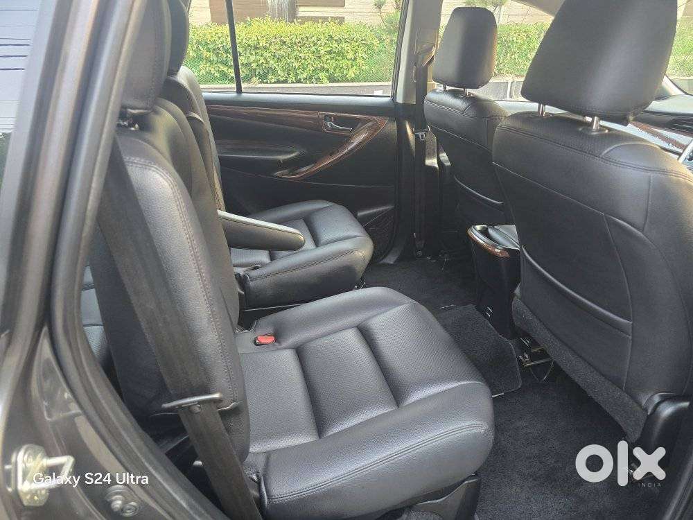 Toyota Innova Crysta 2.4 G Plus Mt 7 Str, 2022, Diesel
