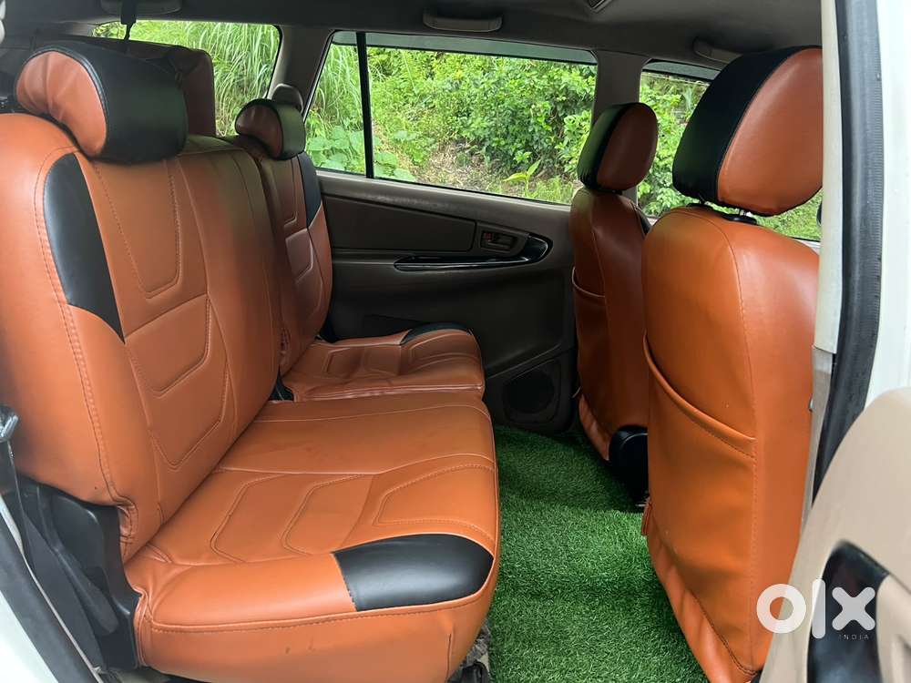 Toyota Innova 2.5 G (diesel) 8 Seater Bs Iv, 2015