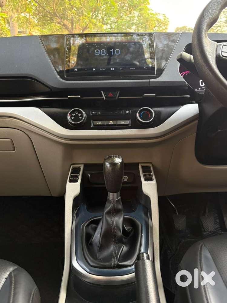 Kia Carens 1.5 Premium 7 Str, 2022, Petrol