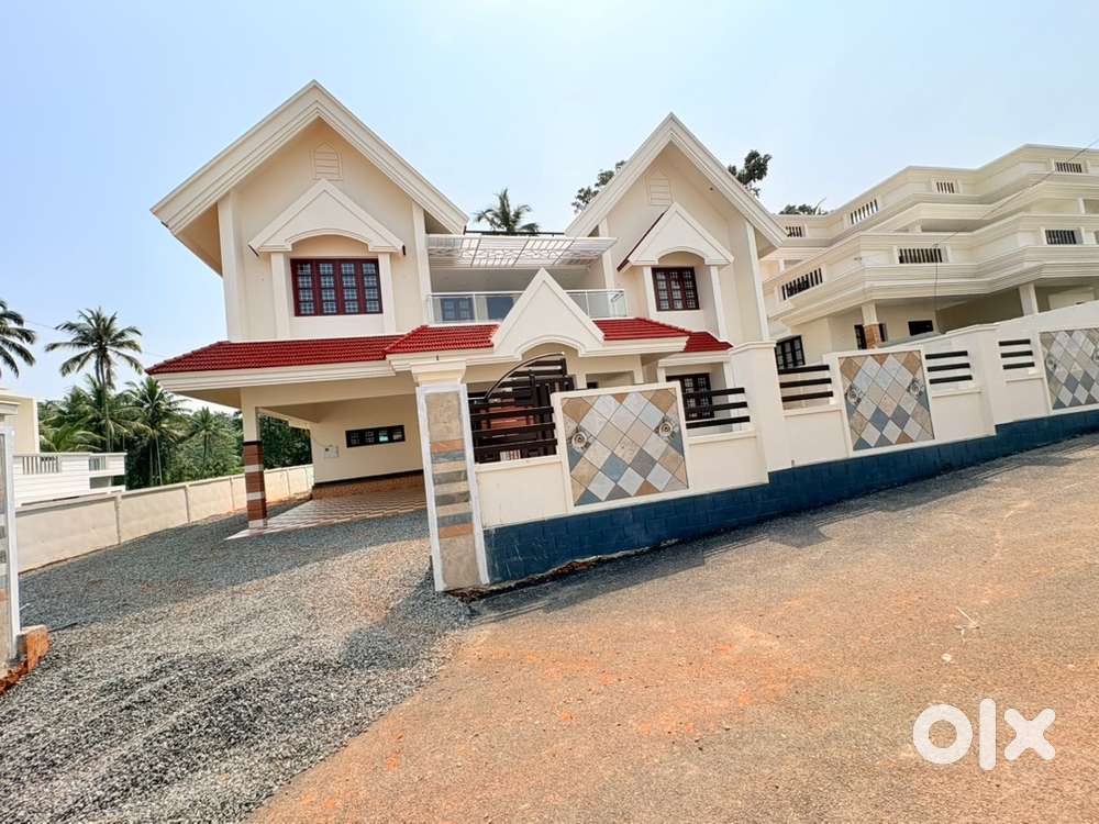 8.75 cent 2845 sqft 4bhk Angamaly Chalakudy road chirangara Koratty