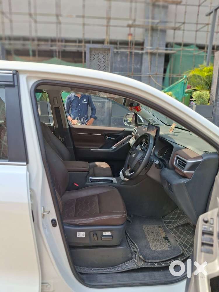 Toyota Innova Hycross 2.0 Zx (o) Hybrid 7 Str, 2025, Petrol