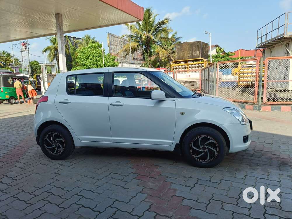Maruti Suzuki Swift Vxi 1.2 Abs Bs-iv, 2010, Petrol