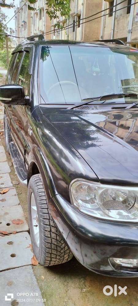 Black Colour Tata Safari