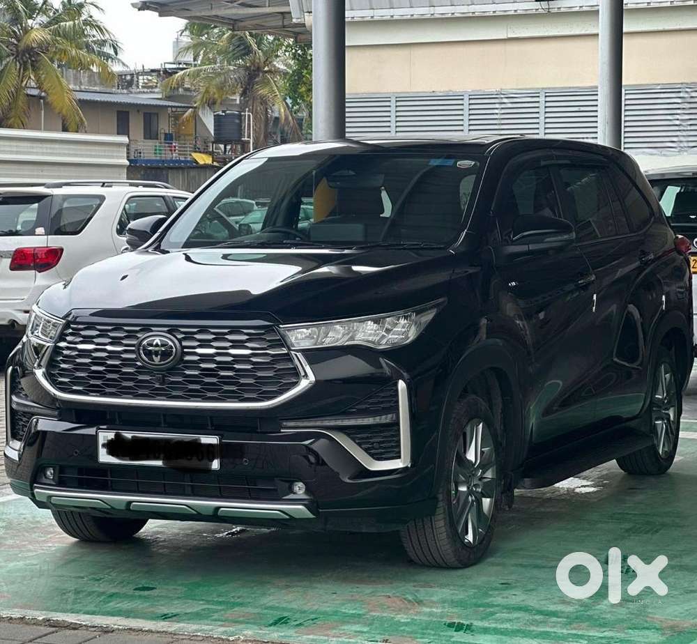 Toyota Innova Hycross Petrol 2025
